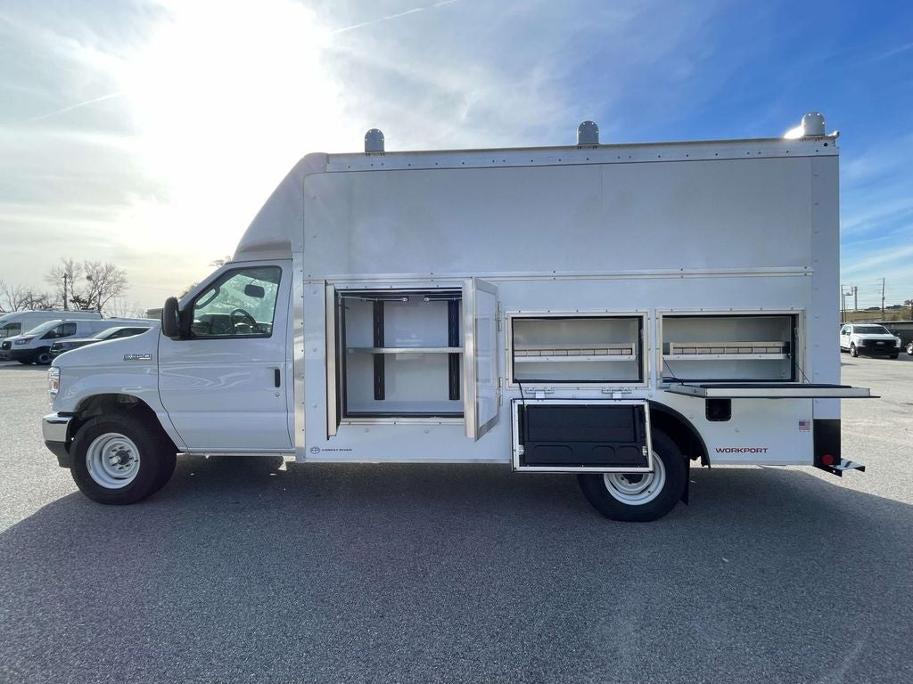 2025 Ford Econoline Cutaway E-350 SRW