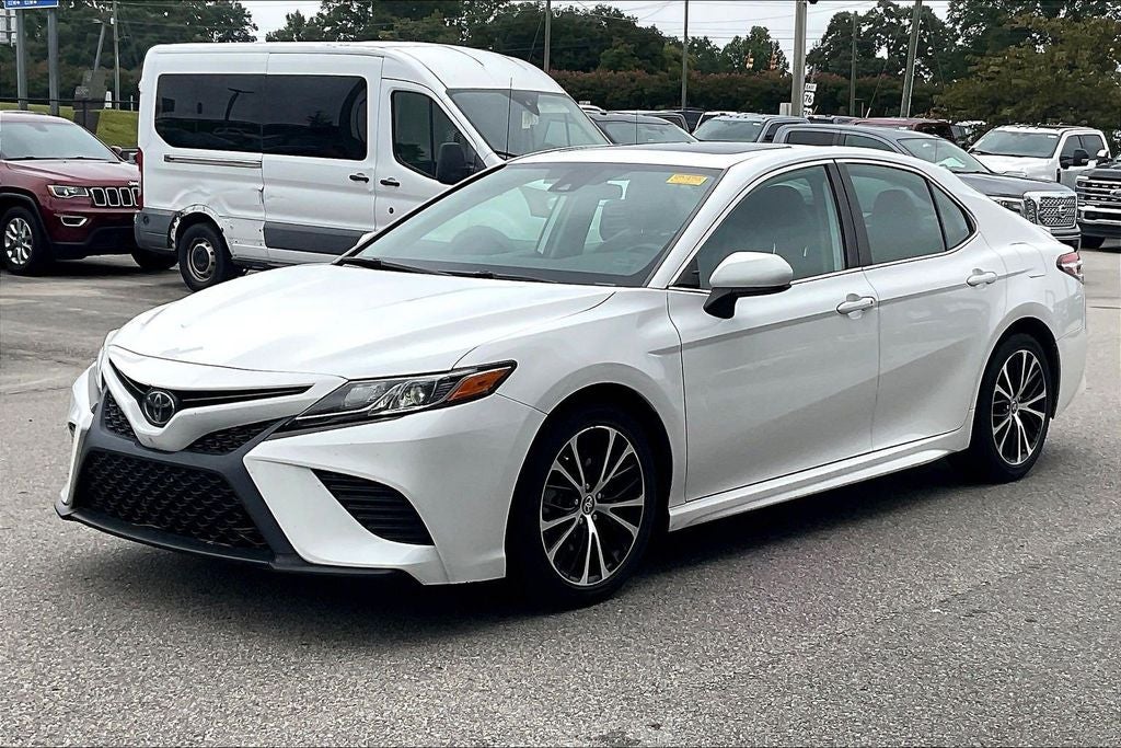 2020 Toyota Camry SE