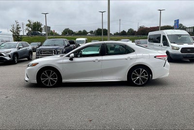 2020 Toyota Camry SE