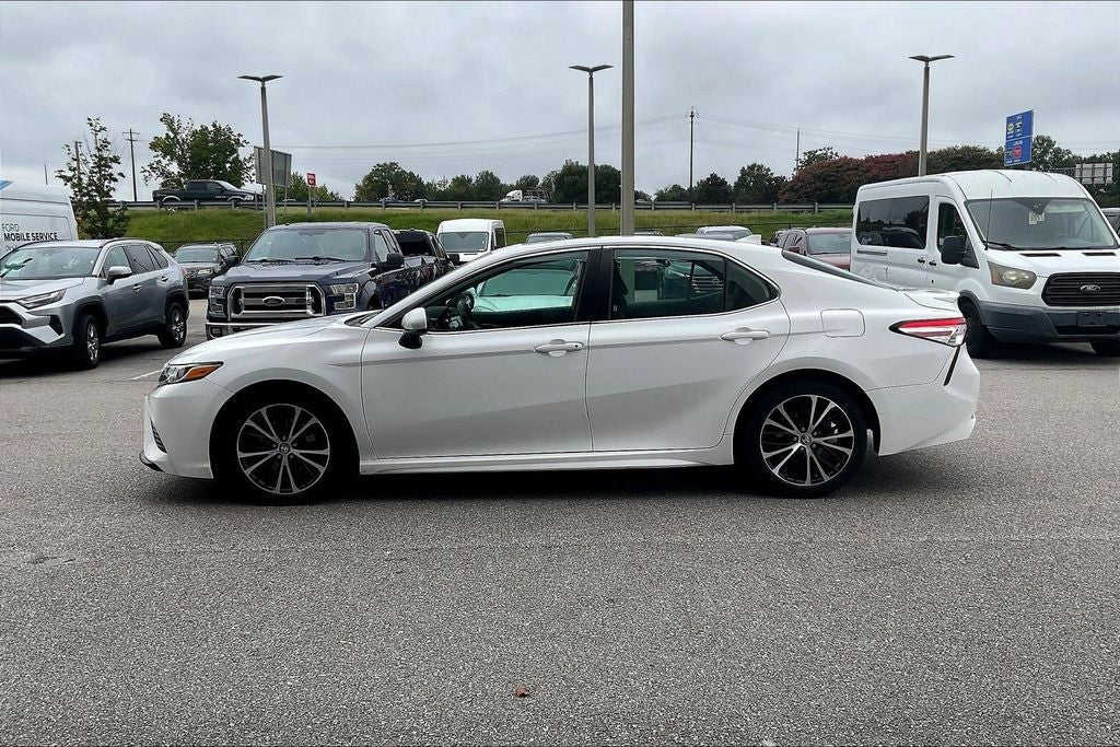 2020 Toyota Camry SE