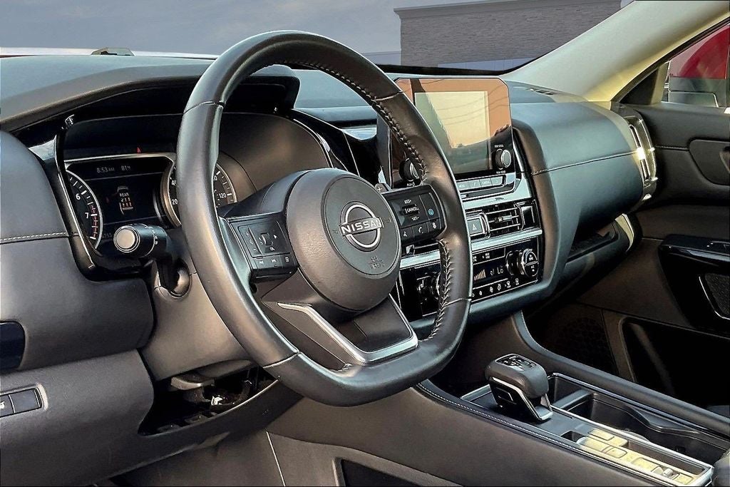 2025 Nissan Pathfinder SV