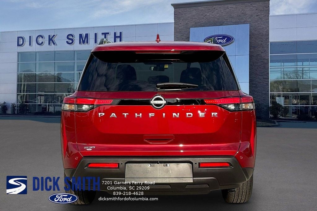 2025 Nissan Pathfinder SV