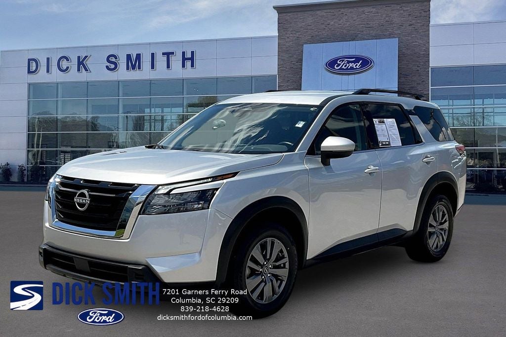 2025 Nissan Pathfinder SV