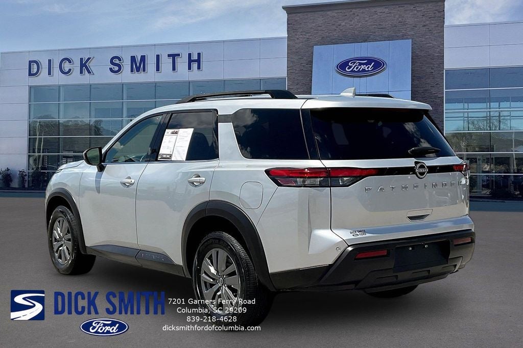 2025 Nissan Pathfinder SV