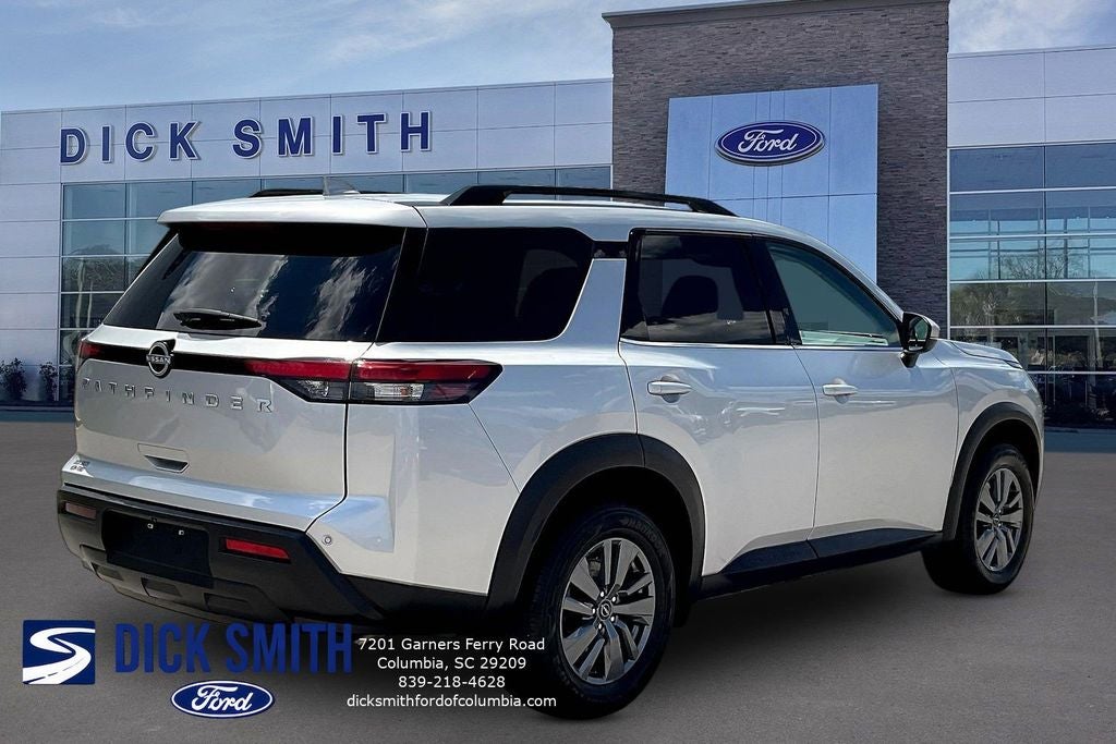 2025 Nissan Pathfinder SV