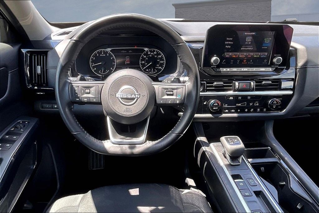 2025 Nissan Pathfinder SV