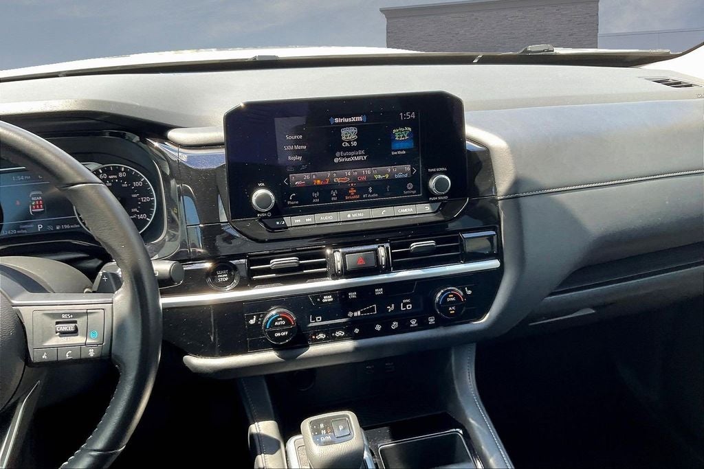 2025 Nissan Pathfinder SV