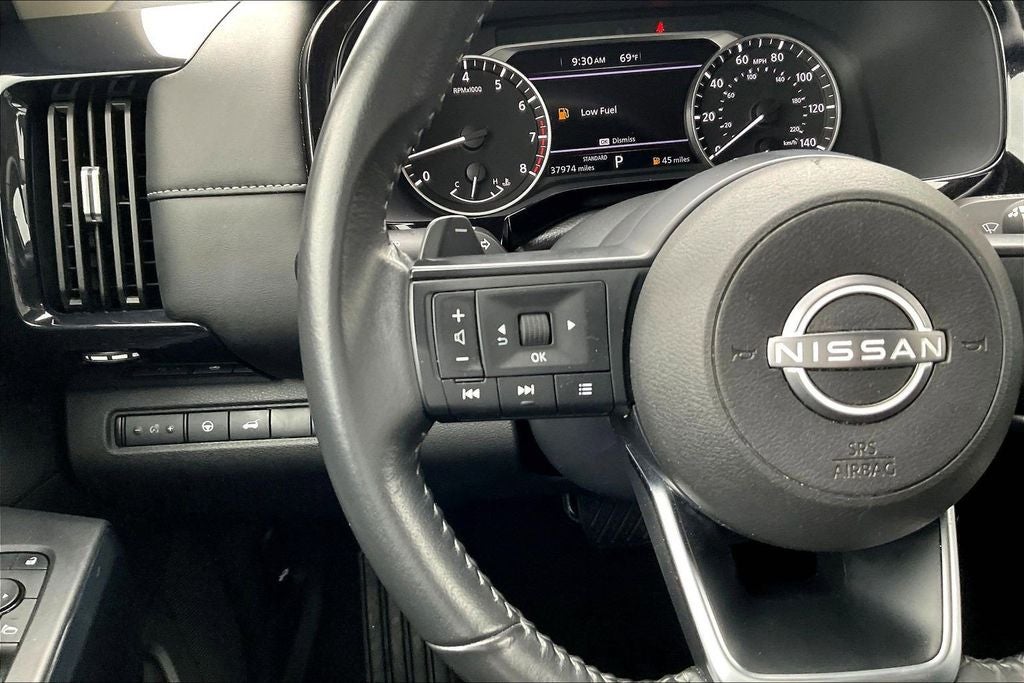 2025 Nissan Pathfinder SV