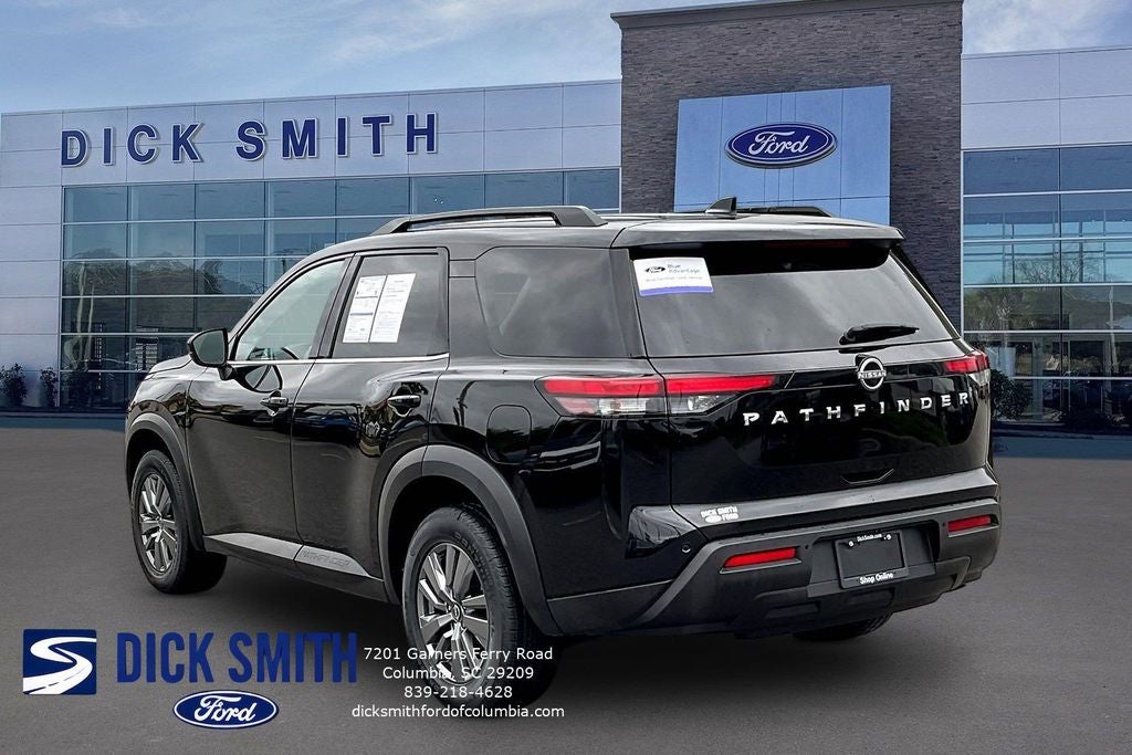 2025 Nissan Pathfinder SV